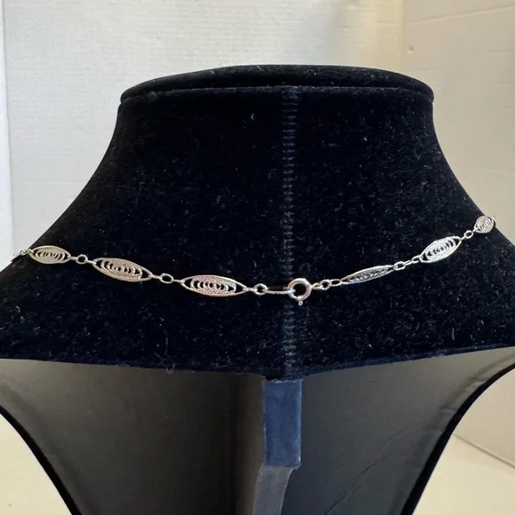 VTG Crown Trifari Silvertone Filigree Lace Links 24" Dainty Necklace Minimilist - Picture 8 of 16